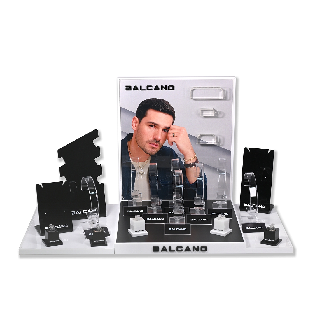 BALCANO / Men’s collection display (110004BD00)